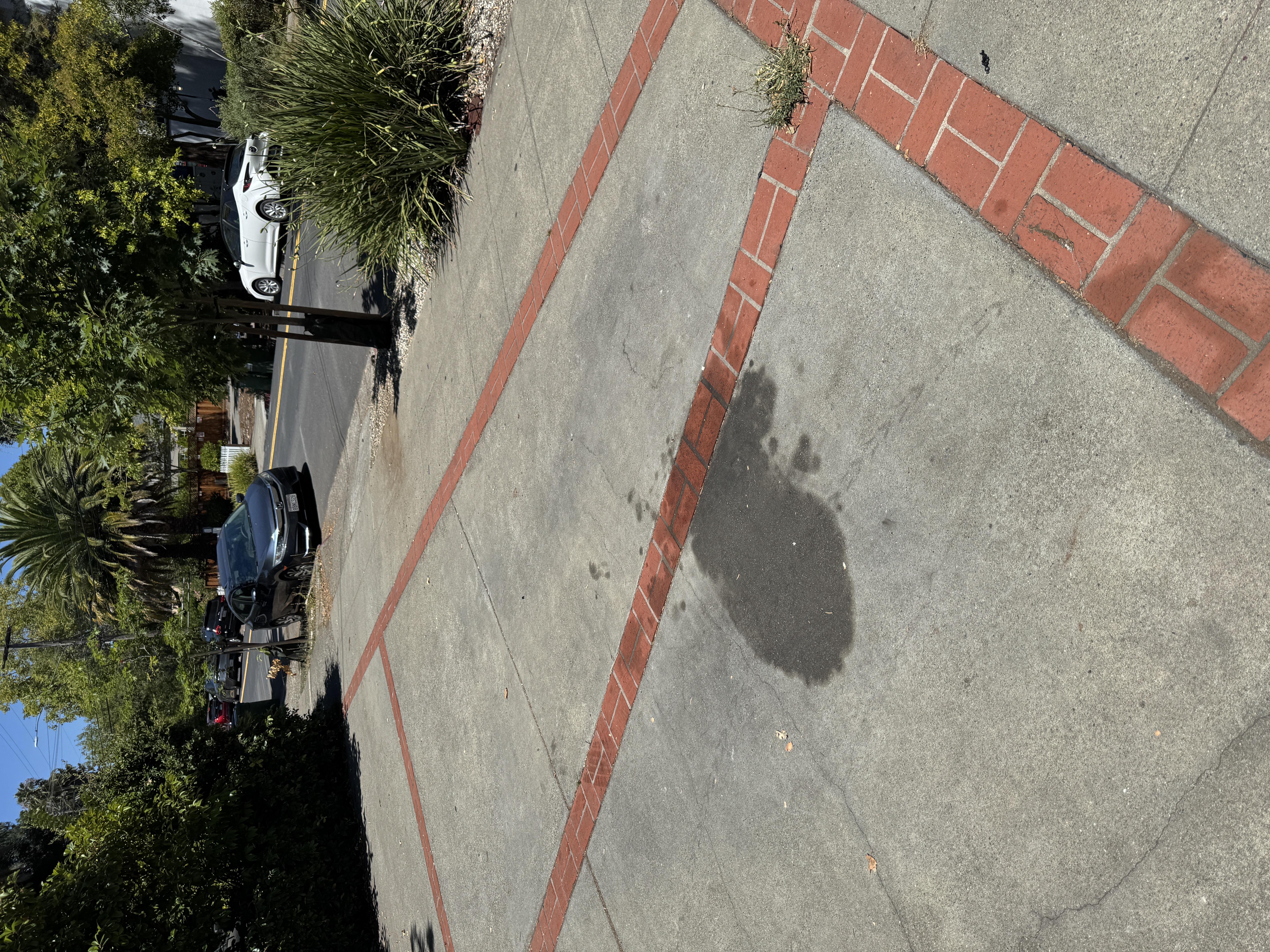 Outside/Driveway, photo 3