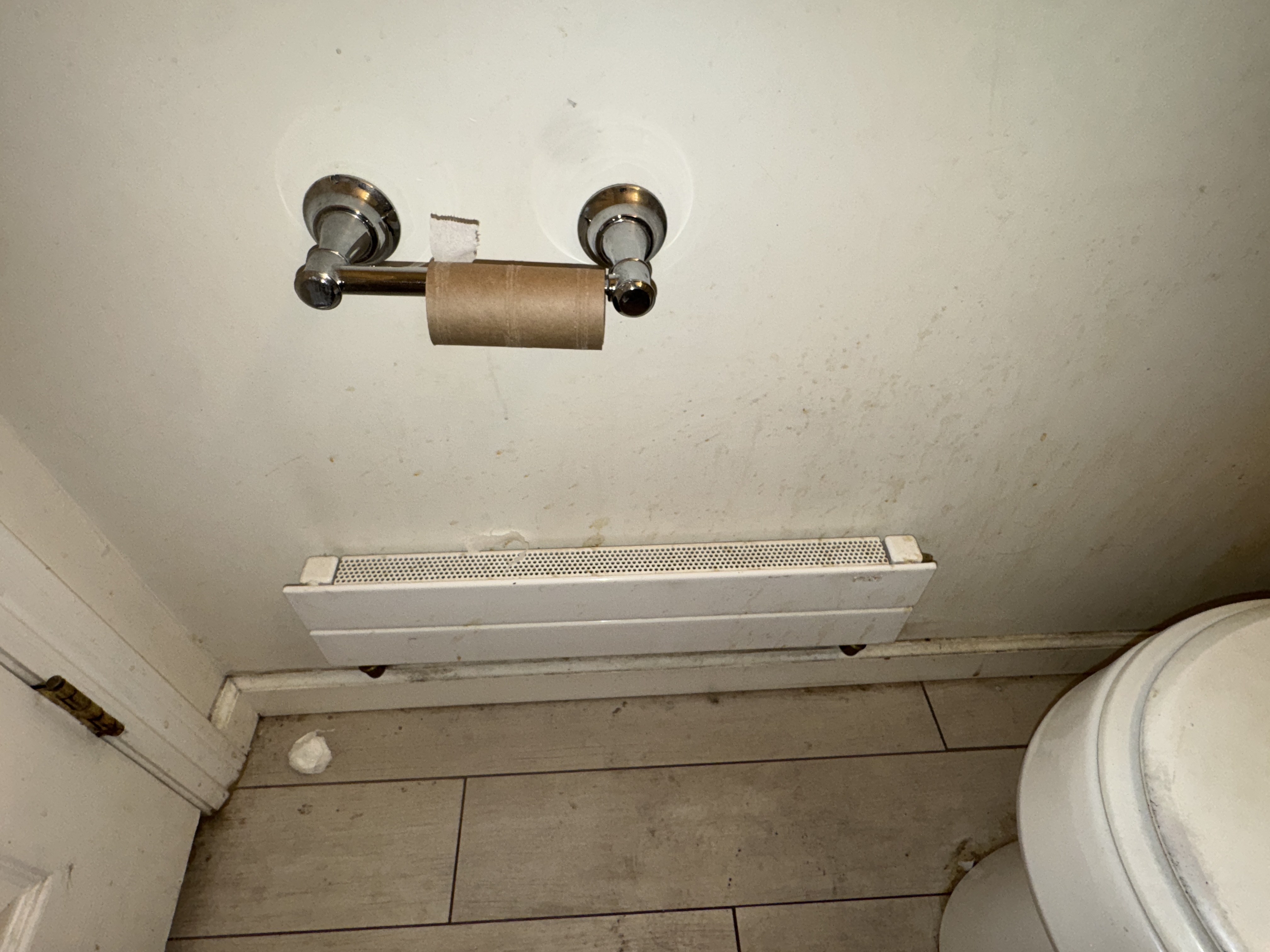 Bathroom 1, photo 4