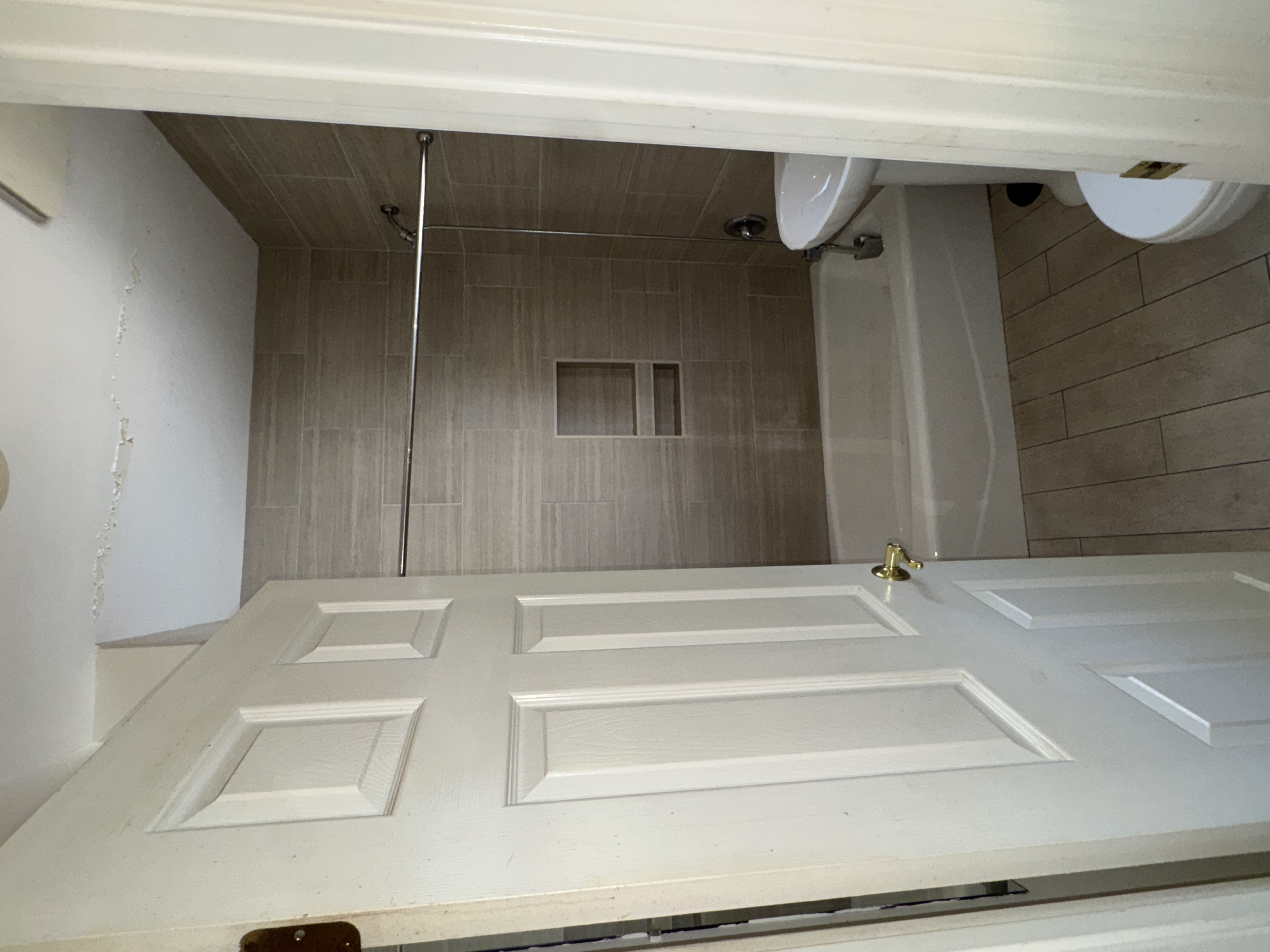 Bathroom 2, photo 1